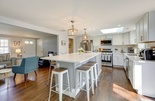 Hyannis House | Families Welcome! Home 2 Mi to Craigville Beach