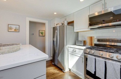 Hyannis House | Families Welcome! Home 2 Mi to Craigville Beach
