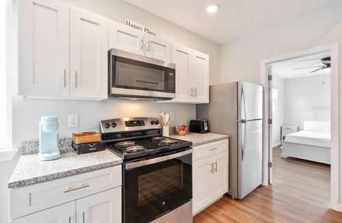 Hampton Apartment | Family beach getaway| sleeps 5