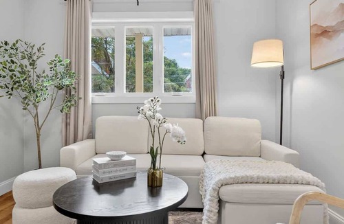 Somerville Apartment | Family/Business | Yard + BBQ + Parking | Game Room