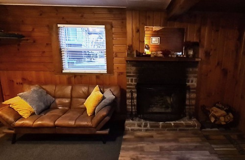 Wilmington Ski Chalet | Family Chalet with fireplace under Pine trees