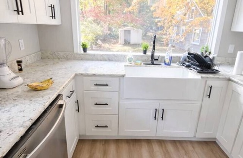 East Rochester House | Family & Corporate Retreat & Gathering *Sleeps 12+