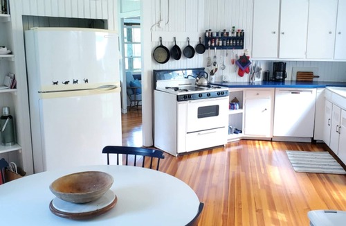 Quioque Cottage | Family cottage with tennis and bay access - 15 miles from US Open, sleeps 9