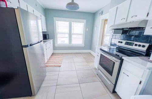 Niagara Falls Apartment | Family-Friendly 3BR-Free Parking & WiFi
