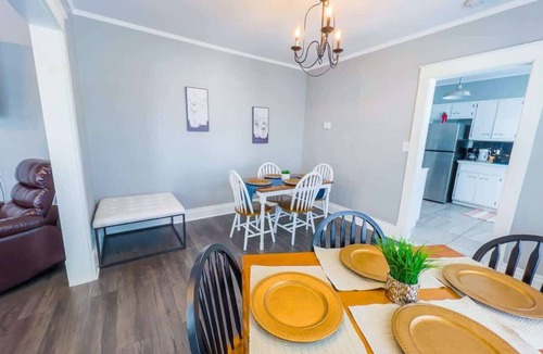 Niagara Falls Apartment | Family-Friendly 3BR-Free Parking & WiFi