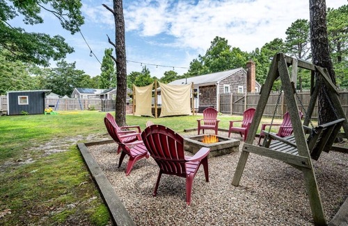 West Yarmouth Cottage | Family Friendly 3BR Cottage w/Amazing Outdoor Kitchen & Firepit - Dogs Welcome