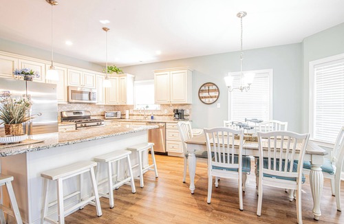 South End Condo | Family-Friendly 4BR/2.5BA, sleeps 10 - Perfect Escape for Family Linens Included