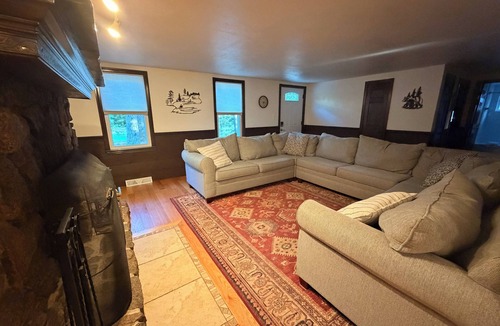 North Conway Cabin | Family friendly cabin in North Conway - walk to Echo Lake & Cathedral Ledge!