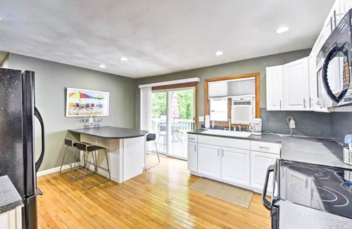 Narragansett Pier Apartment | Family Friendly Charming cottage set within a mile of the beach and steps to Boon Street!