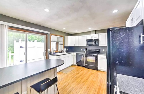 Narragansett Pier Apartment | Family Friendly Charming cottage set within a mile of the beach and steps to Boon Street!