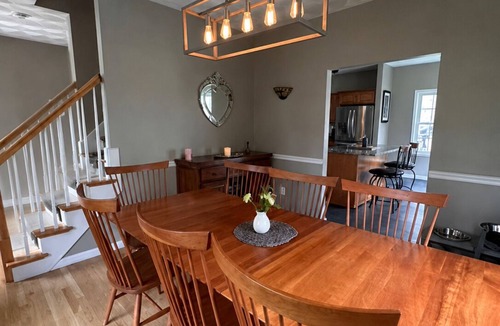Bradford House | Family Friendly Coastal Retreat with Dedicated Workspaces