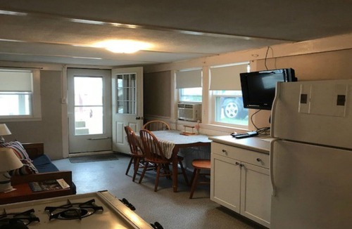 Hampton Cottage | Family friendly cottage steps from the beach. Saturday to Saturday 6/15-9/1