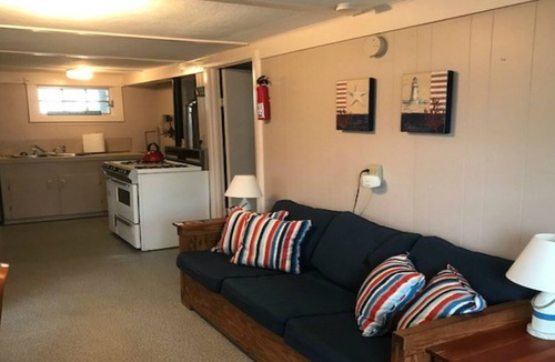 Hampton Cottage | Family friendly cottage steps from the beach. Saturday to Saturday 6/15-9/1