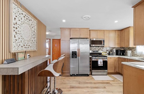Cheektowaga House | Family-friendly | Game Room | Sauna | Laundry | Karaoke | BBQ | Centrally located