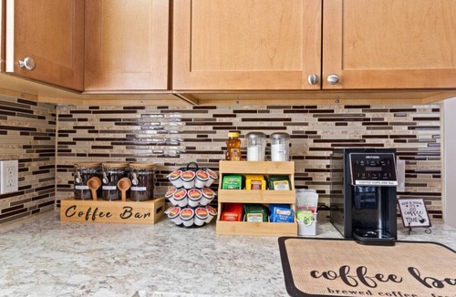 Cheektowaga House | Family-friendly | Game Room | Sauna | Laundry | Karaoke | BBQ | Centrally located