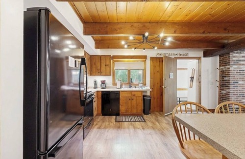 Intervale House | Family-Friendly Home close to local attractions: AC & Shared Pool/Tennis Courts