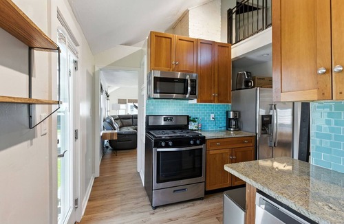 Kenberma Bed & Breakfast | Family friendly home in Hull, steps to downtown and walk to beach!