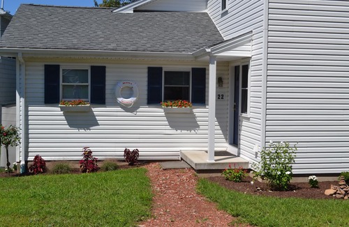 Middlefield House | Family Friendly,Lakefront Cottage, 1 dock, private, easy access from I 91.