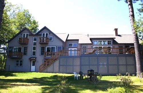 New London House | Family Friendly Lake Front Home