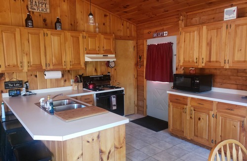 Woodsville Cabin | Family-friendly lakefront cabin nestled in the White Mountains!