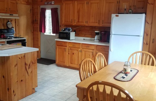 Woodsville Cabin | Family-friendly lakefront cabin nestled in the White Mountains!