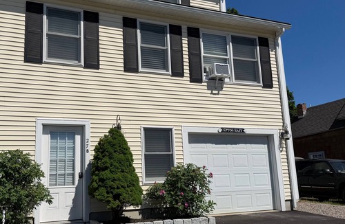 York Beach House | Family Friendly Modern Townhouse