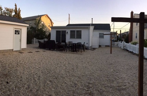 Surf City House | Family Friendly, Off Street Parking, Easy Walk to the Beach