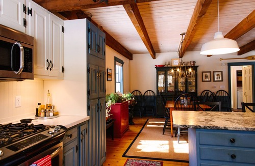 Brunswick Cottage | Family friendly pond-side retreat - Short distance to Bowdoin, beaches, hikes