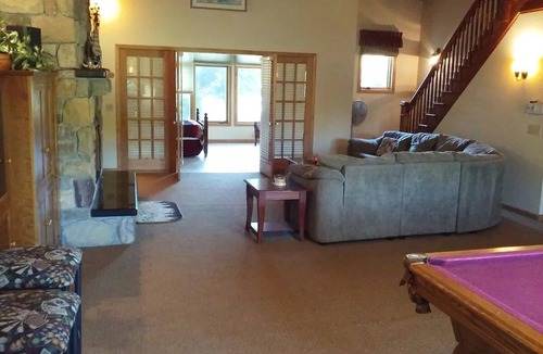 Isle La Motte House | Family & Friends Lakefront Retreat on Isle La Motte’s West Shore