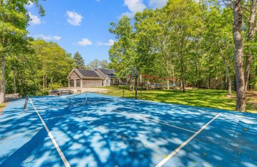 Barnstable House | Family Fun HQ Hot Tub Movie Room Game Room