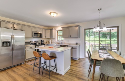 Gilman House | Family Getaway w/Lake Access in Lebanon!