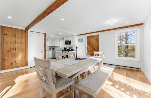 Tisbury House | Family Getaway Walkable to Town
