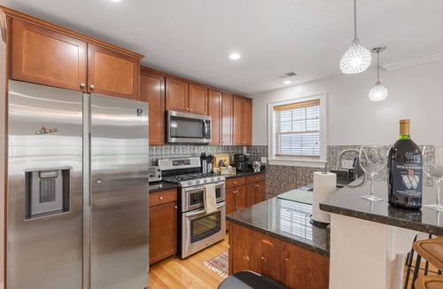 Dorchester House | Family & Group Haven near Downtown Retreat