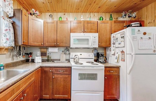 Stratton House | Family Home w/Great Yard, Fireplace, Kayaks, AC & WiFi - Near Skiing/Lakes