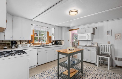 Hyannis House | Family & Pet-Friendly Cape Escape Near Beach
