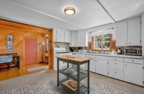 Hyannis House | Family & Pet-Friendly Cape Escape Near Beach