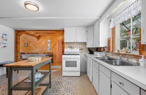 Hyannis House | Family & Pet-Friendly Cape Escape Near Beach