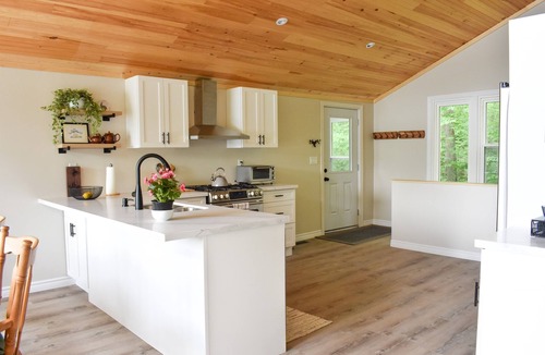 Dorset Cottage | Family-Ready Waterfront, Beach, Canoes Kayaks, Dog OK