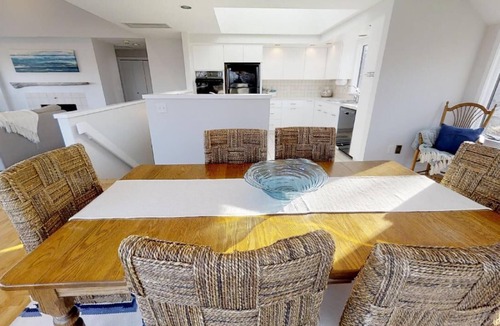 Dennis House | Family retreat: 5 min walk to Bayview Beach, sleeps 10