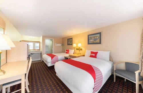 Seneca Falls Hotel | Family Room 4 Single Beds
