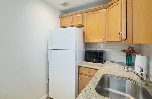 Roxborough-Manayunk Apartment | Family Stay 2BR by Park | Walk to Main St