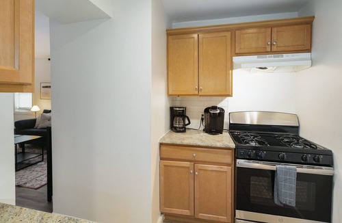 Roxborough-Manayunk Apartment | Family Stay 2BR by Park | Walk to Main St