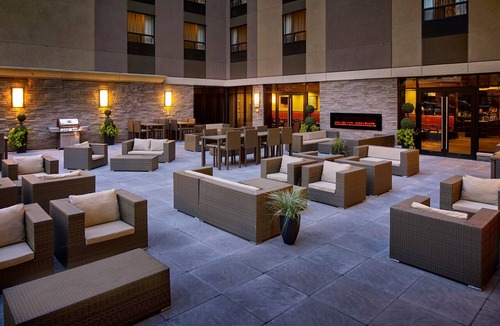 Central Hamilton Apartment | Family Suite w/Full Kitchen | Free Hot Breakfast