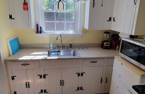 Niantic House | Family Summer Cottage, 0.1 mile from private beach