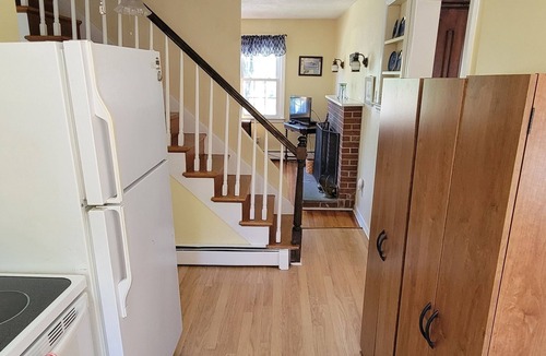 Niantic House | Family Summer Cottage, 0.1 mile from private beach