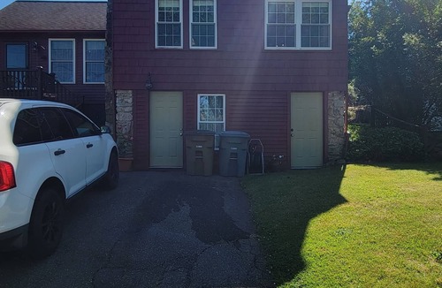 Niantic House | Family Summer Cottage, 0.1 mile from private beach