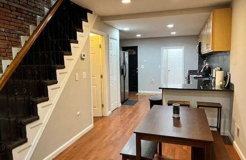 Downtown Baltimore House | "Fan Favorite"- Historic townhouse blocks from Ravens & Orioles Stadiums & UMMC
