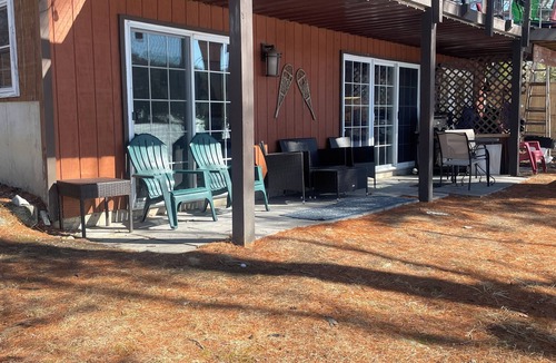 Oakland Condo | Fantastic 1-bdrm condo on Snow Pond in charming Oakland perfect for a getaway.