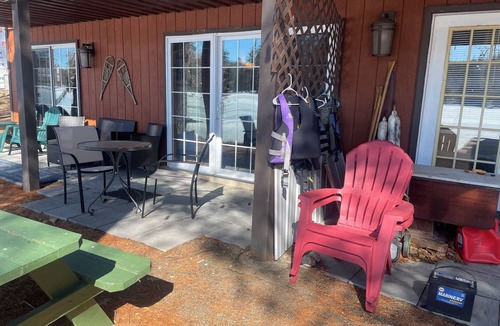 Oakland Condo | Fantastic 1-bdrm condo on Snow Pond in charming Oakland perfect for a getaway.