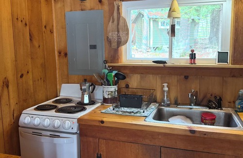 Madison Cottage | Fantastic 4-bedroom cottage on Lake Wesserunsett in East Madison, ME!